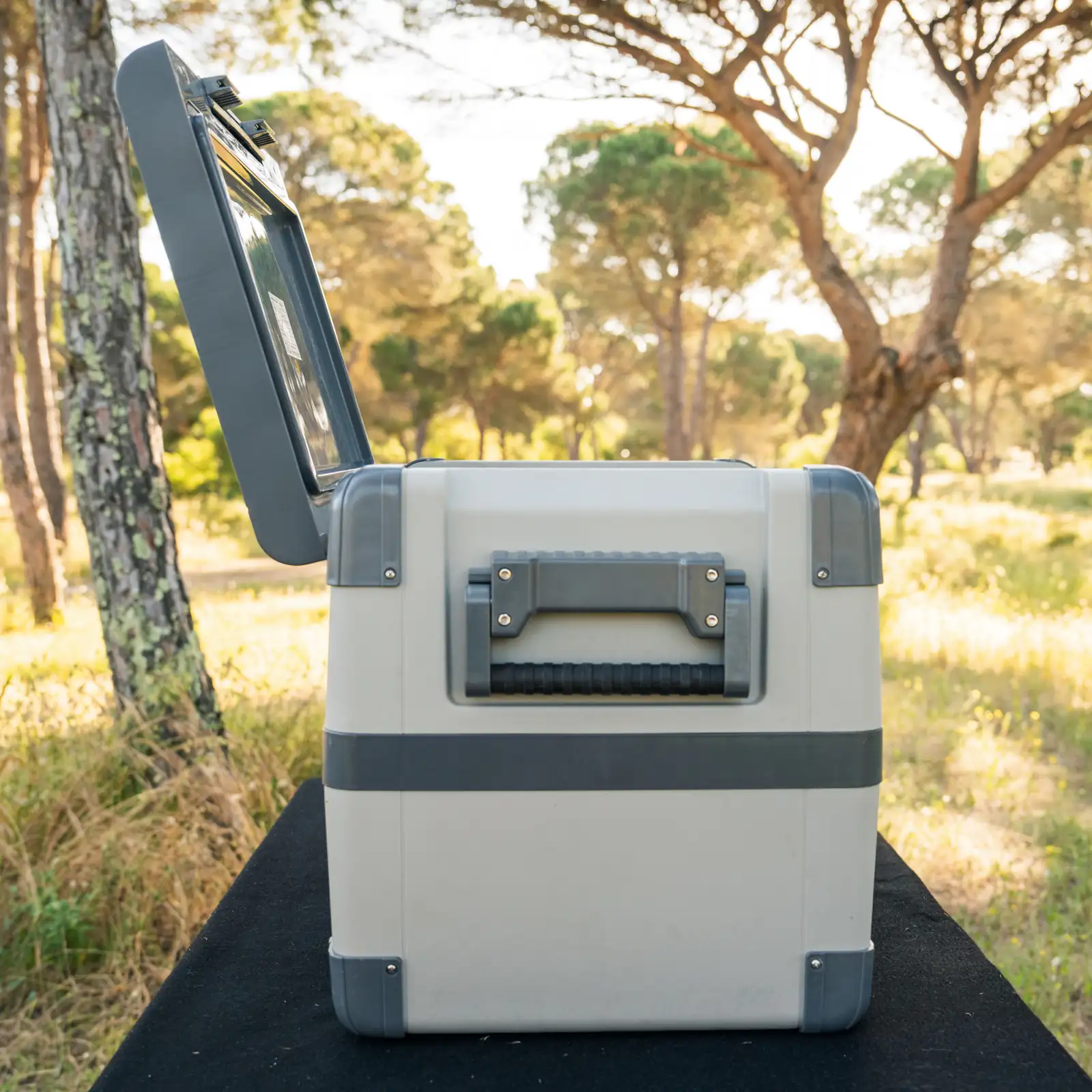 Kompressor-Kühlbox Pro-BT Bluetooth-Steuerung -22° C, 12/24 V (50 l) inkl. Solarpanel